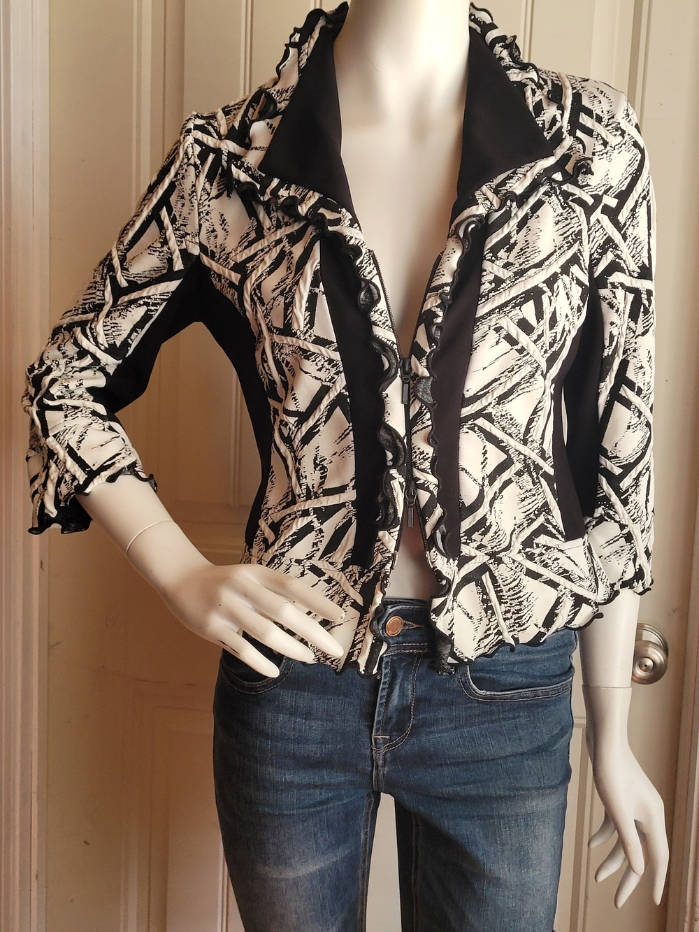 Vintage 90s Joseph Ribkoff Black and White Abstract Print Cropped Jacket/Top M